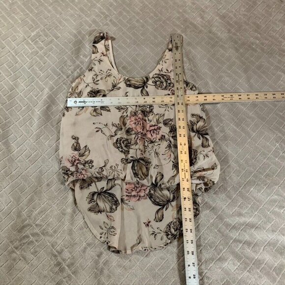 ASTR the label Women XS Tank Top Blouse Beige Chiffon Floral High Low Sheer Back - Picture 2 of 7
